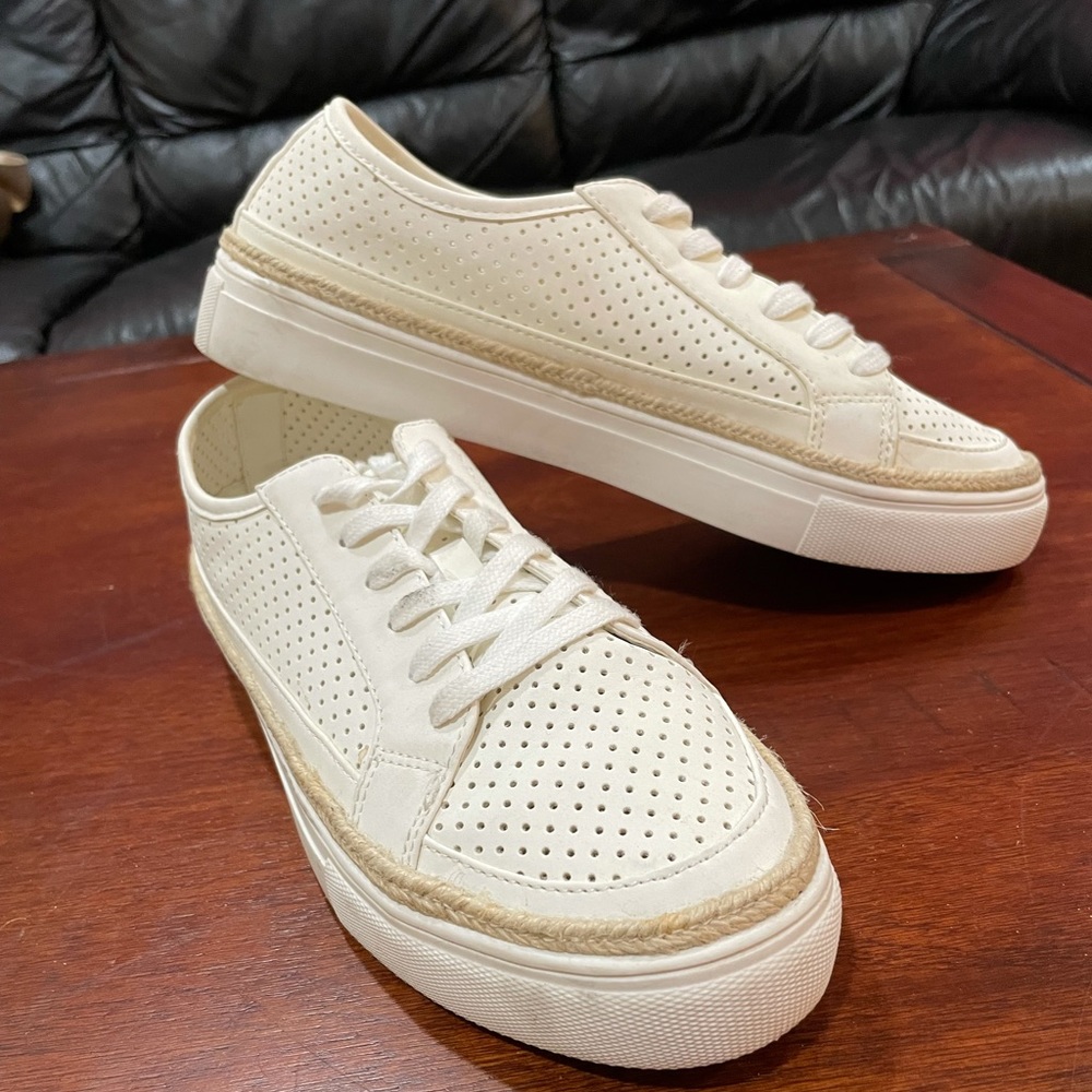 American Eagle Outfitters shoes. Size 10.